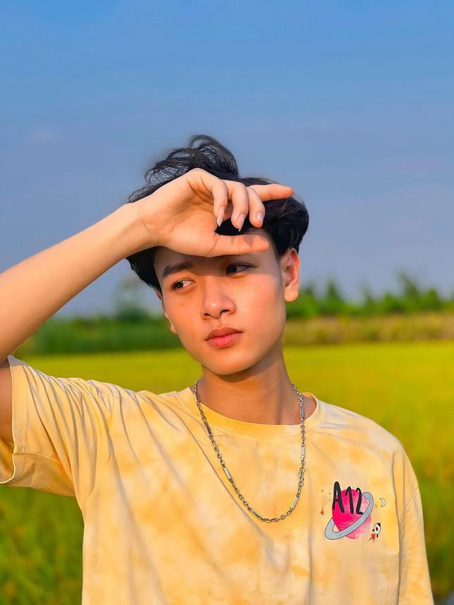 Nam sinh đam mê diễn xuất có hơn 2 triệu người theo dõi trên Tiktok - Hình 6 Nam sinh dam me dien xuat co hon 2 trieu nguoi theo doi tren Tiktok-Hinh-6