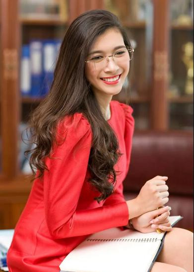 Điểm lại dàn cô chiêu tài sắc vẹn toàn nhà đại gia Việt - Hình 3 Diem lai dan co chieu tai sac ven toan nha dai gia Viet-Hinh-3
