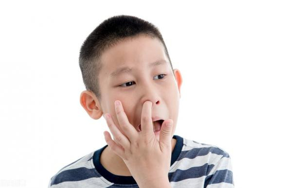 Bé trai ngoáy mũi đưa vi khuẩn vào não, thói xấu dọa giết người Be trai ngoay mui dua vi khuan vao nao, thoi xau doa giet nguoi