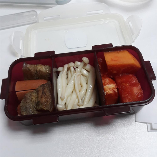Cô con gái khoe cơm hộp bố chuẩn bị khiến dân tình ghen tỵ - Hình 10 Co con gai khoe com hop bo chuan bi khien dan tinh ghen ty-Hinh-10