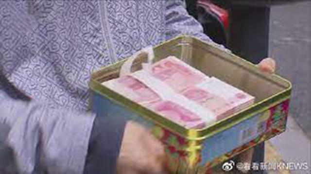 Vứt chiếc tủ cũ của cha, con trai sốc nặng khi nhận lại thứ không ngờ - Hình 2 Vut chiec tu cu cua cha, con trai soc nang khi nhan lai thu khong ngo-Hinh-2