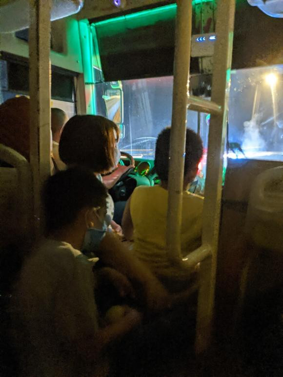 Ba mẹ con đi xe chất lượng 5 sao với giá 0 đồng - Hình 2 Ba me con di xe chat luong 5 sao voi gia 0 dong-Hinh-2