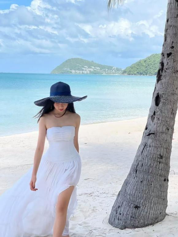 Con gái Hoa hậu Nguyễn Thị Huyền lớn phổng phao, ra dáng thiếu nữ - Hình 4 Con gai Hoa hau Nguyen Thi Huyen lon phong phao, ra dang thieu nu-Hinh-4