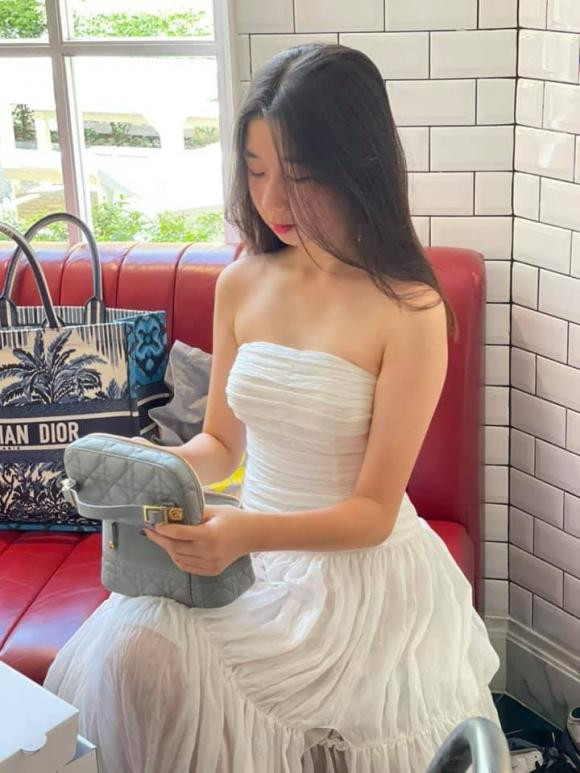 Con gái Hoa hậu Nguyễn Thị Huyền lớn phổng phao, ra dáng thiếu nữ - Hình 7 Con gai Hoa hau Nguyen Thi Huyen lon phong phao, ra dang thieu nu-Hinh-7