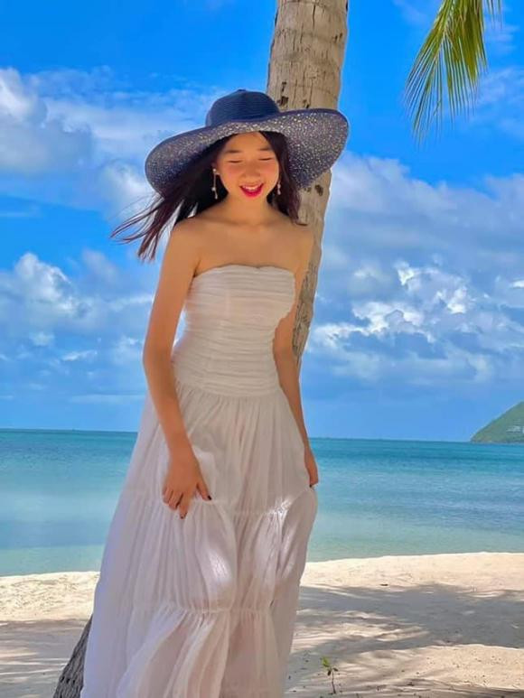 Con gái Hoa hậu Nguyễn Thị Huyền lớn phổng phao, ra dáng thiếu nữ - Hình 5 Con gai Hoa hau Nguyen Thi Huyen lon phong phao, ra dang thieu nu-Hinh-5