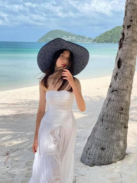 Con gái Hoa hậu Nguyễn Thị Huyền lớn phổng phao, ra dáng thiếu nữ - Hình 8 Con gai Hoa hau Nguyen Thi Huyen lon phong phao, ra dang thieu nu-Hinh-8