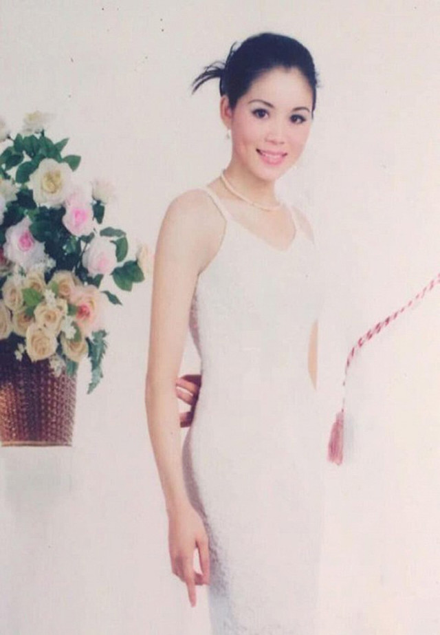 Nhan sắc và nỗi cơ cực thời trẻ của bà xã MC Quyền Linh - Hình 4 Nhan sac va noi co cuc thoi tre cua ba xa MC Quyen Linh-Hinh-4