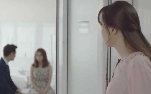 Chồng ngoại tình suốt 10 năm, còn bị tiểu tam công khai đuổi đánh - Hình 2 Chong ngoai tinh suot 10 nam, con bi tieu tam cong khai duoi danh-Hinh-2