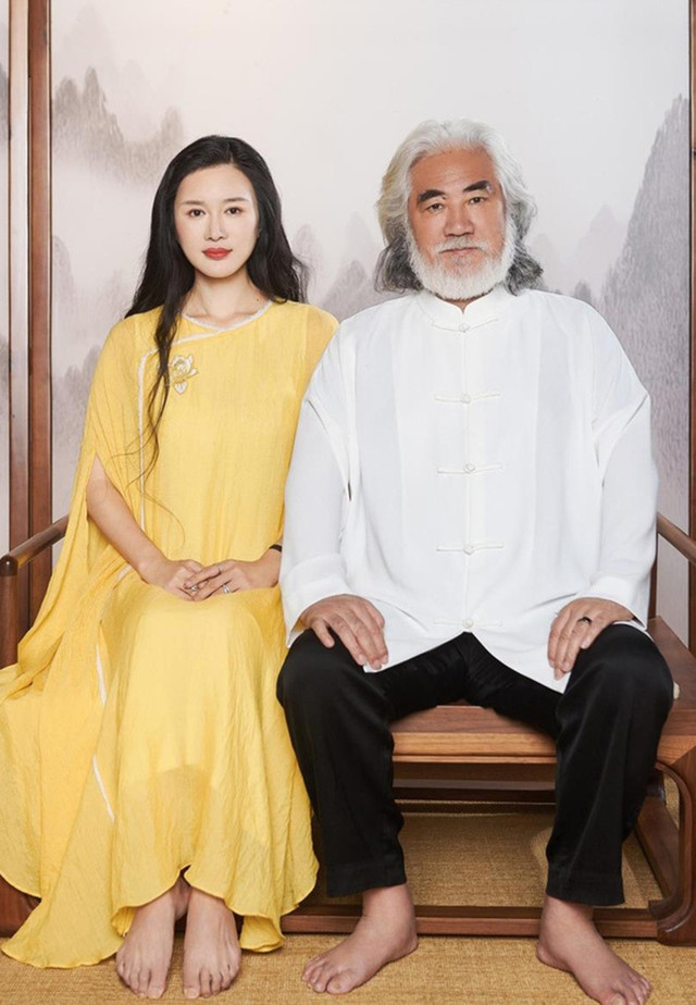 "Ông hoàng cổ trang" Trương Kỷ Trung tuổi 70 vui vì được chăm con - Hình 7