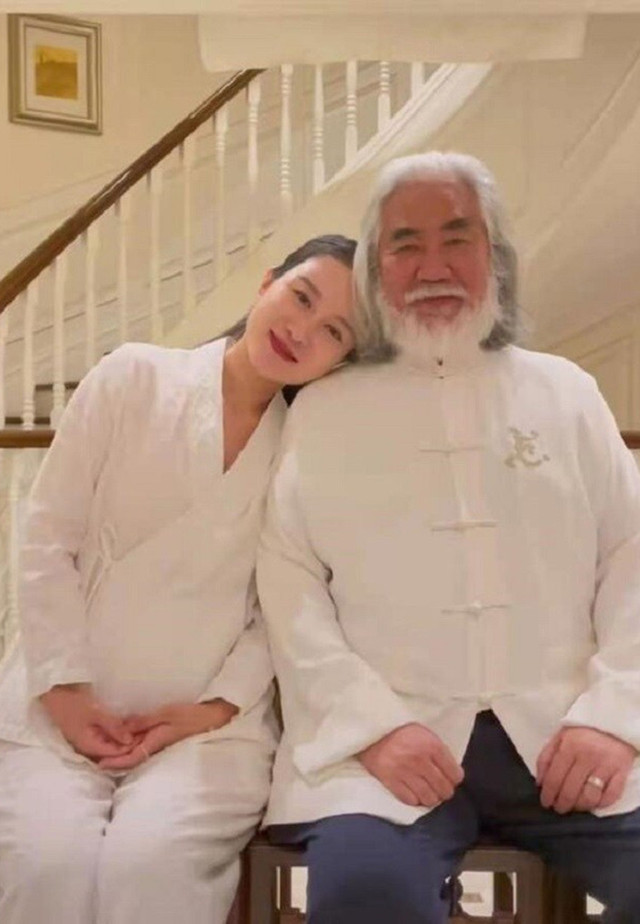 "Ông hoàng cổ trang" Trương Kỷ Trung tuổi 70 vui vì được chăm con - Hình 8