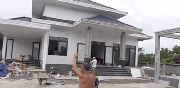 Mao Đệ đúng chuẩn đại gia khi tiếp tục hé lộ bể cá Koi 500 triệu - Hình 2 Mao De dung chuan dai gia khi tiep tuc he lo be ca Koi 500 trieu-Hinh-2