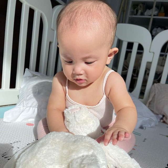 Con gái Hà Hồ đốn tim dân mạng với khoảnh khắc bụng phệ đáng yêu Con gai Ha Ho don tim dan mang voi khoanh khac bung phe dang yeu