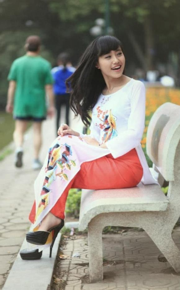 "Cô gái thời tiết" Xuân Anh bất ngờ chia sẻ ảnh 8 năm về trước