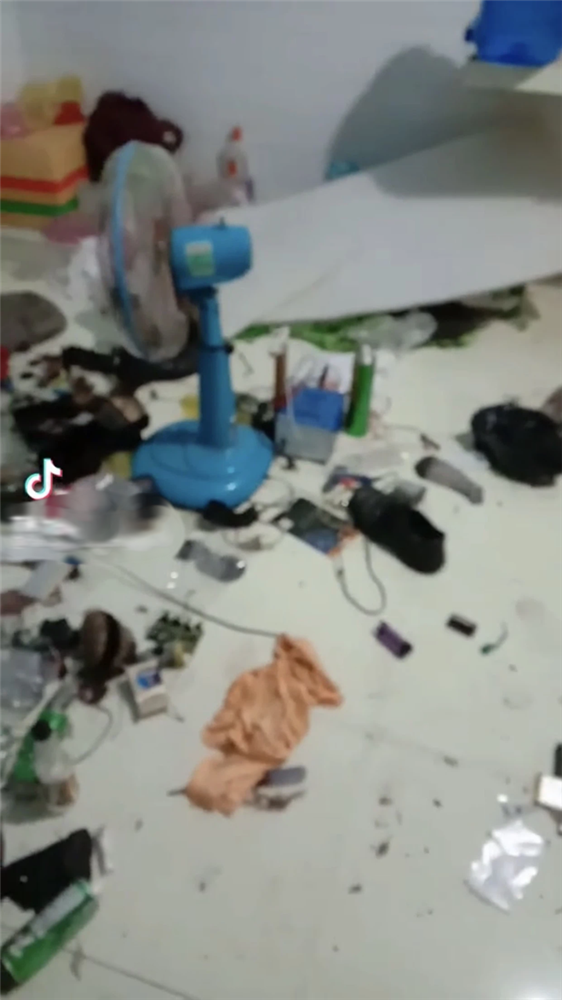 Nam sinh mất tích, chủ nhà phá khóa phát hiện cảnh tượng sốc - Hình 4 Nam sinh mat tich, chu nha pha khoa phat hien canh tuong soc-Hinh-4