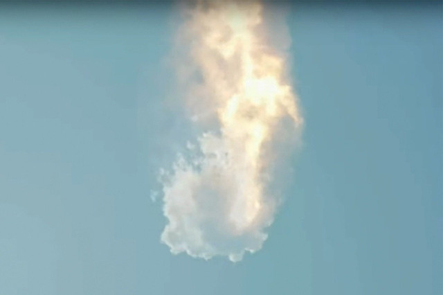 Thấy gì từ vụ tên lửa SpaceX mạnh nhất thế giới nổ giữa không trung? - Hình 4 Thay gi tu vu ten lua SpaceX manh nhat the gioi no giua khong trung?-Hinh-4