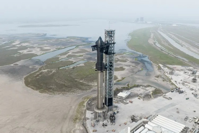 Thấy gì từ vụ tên lửa SpaceX mạnh nhất thế giới nổ giữa không trung? - Hình 5 Thay gi tu vu ten lua SpaceX manh nhat the gioi no giua khong trung?-Hinh-5