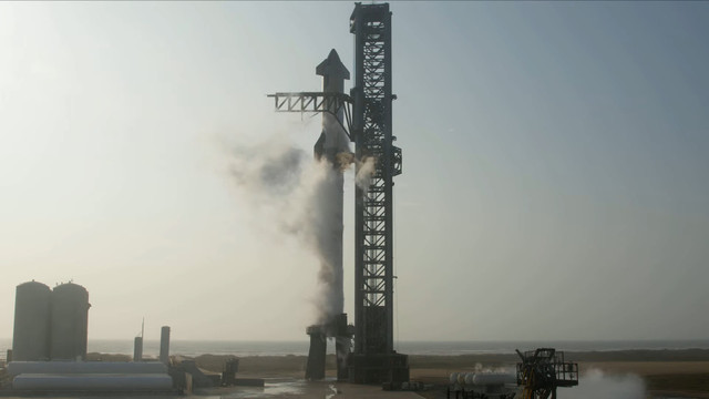 Thấy gì từ vụ tên lửa SpaceX mạnh nhất thế giới nổ giữa không trung? - Hình 2 Thay gi tu vu ten lua SpaceX manh nhat the gioi no giua khong trung?-Hinh-2