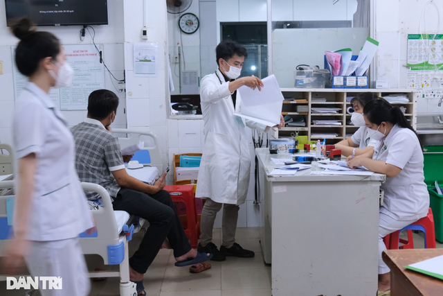 Vì sao nhiều nhân viên y tế rời bệnh viện công sang bệnh viện tư? - Hình 12 Vi sao nhieu nhan vien y te roi benh vien cong sang benh vien tu?-Hinh-12