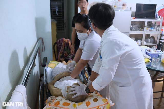 Vì sao nhiều nhân viên y tế rời bệnh viện công sang bệnh viện tư? - Hình 11 Vi sao nhieu nhan vien y te roi benh vien cong sang benh vien tu?-Hinh-11
