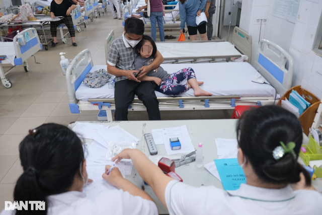 Vì sao nhiều nhân viên y tế rời bệnh viện công sang bệnh viện tư? Vi sao nhieu nhan vien y te roi benh vien cong sang benh vien tu?