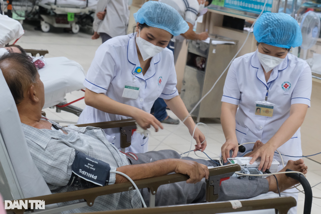 Vì sao nhiều nhân viên y tế rời bệnh viện công sang bệnh viện tư? - Hình 10 Vi sao nhieu nhan vien y te roi benh vien cong sang benh vien tu?-Hinh-10