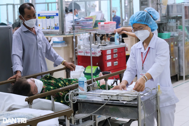 Vì sao nhiều nhân viên y tế rời bệnh viện công sang bệnh viện tư? - Hình 4 Vi sao nhieu nhan vien y te roi benh vien cong sang benh vien tu?-Hinh-4