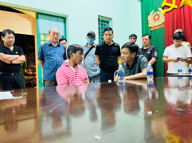 NÓNG: Bắt nghi can cướp ngân hàng ở Đồng Nai trong đêm NONG: Bat nghi can cuop ngan hang o Dong Nai trong dem