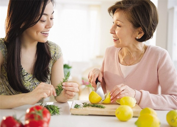 Phụng dưỡng mẹ chồng hơn mẹ ruột và cái kết Phung duong me chong hon me ruot va cai ket