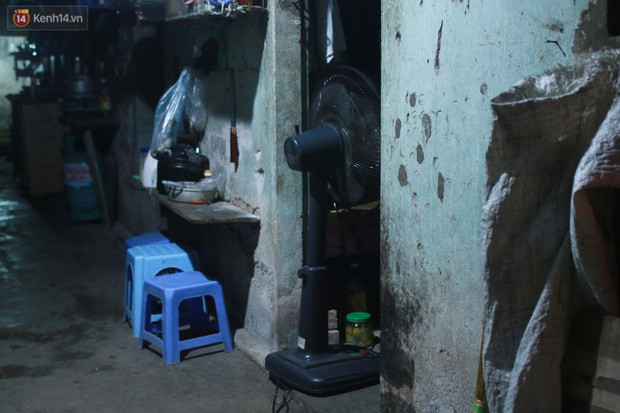 Nóng bủa vây cả đêm ở xóm chạy thận Hà Nội: 'Cả căn phòng cứ như cái lò nung, mỗi ngày chỉ ngủ được 2-3 tiếng' - Hình 10 Nong bua vay ca dem o xom chay than Ha Noi: 'Ca can phong cu nhu cai lo nung, moi ngay chi ngu duoc 2-3 tieng'-Hinh-10