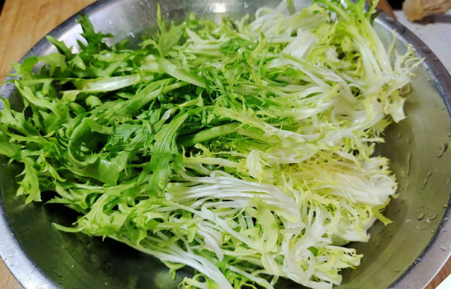 Loại rau dưỡng gan, bổ mắt ngừa ung thư giá rẻ bất ngờ - Hình 8 Loai rau duong gan, bo mat ngua ung thu gia re bat ngo-Hinh-8