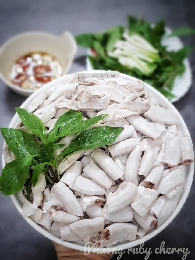 Muốn luộc lòng lợn vừa trắng vừa giòn, thêm vài giọt này vào - Hình 2 Muon luoc long lon vua trang vua gion, them vai giot nay vao-Hinh-2