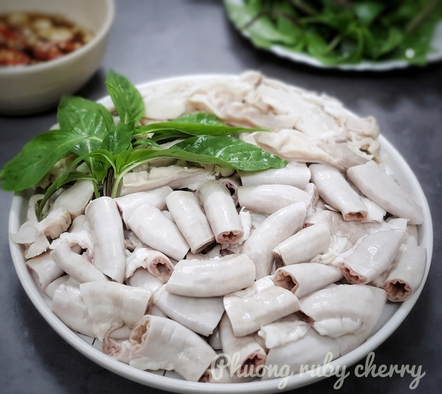 Muốn luộc lòng lợn vừa trắng vừa giòn, thêm vài giọt này vào Muon luoc long lon vua trang vua gion, them vai giot nay vao