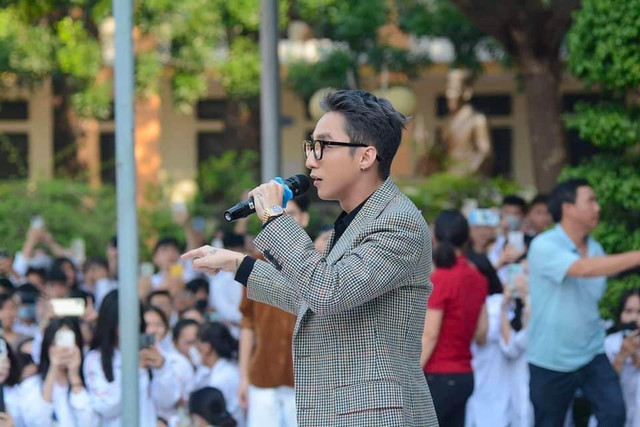 Sơn Tùng lộ da thật qua ảnh cam thường, chị em chỉ biết ước Son Tung lo da that qua anh cam thuong, chi em chi biet uoc