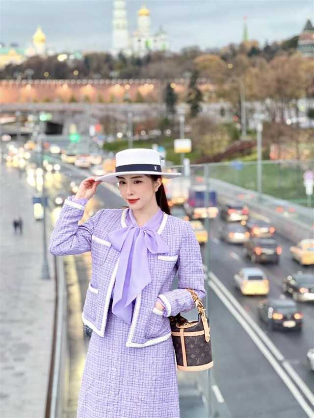 Quỳnh Nga hết hở bạo, chuyển style kín đáo ở nước Nga - Hình 4 Quynh Nga het ho bao, chuyen style kin dao o nuoc Nga-Hinh-4