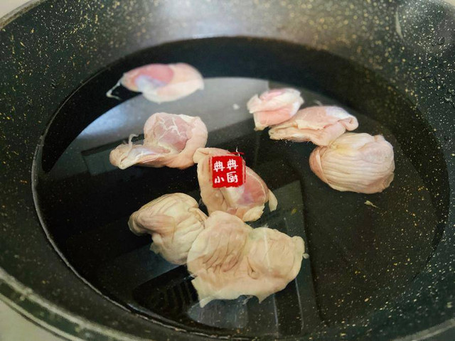 Bộ phận cực rẻ của con gà lại là món đại bổ - Hình 2 Bo phan cuc re cua con ga lai la mon dai bo-Hinh-2