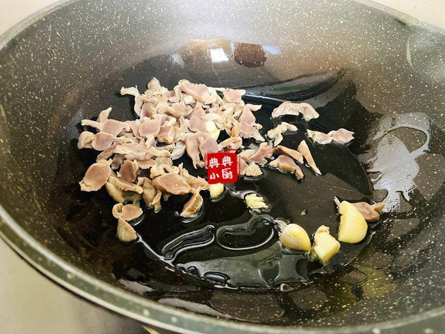 Bộ phận cực rẻ của con gà lại là món đại bổ - Hình 4 Bo phan cuc re cua con ga lai la mon dai bo-Hinh-4