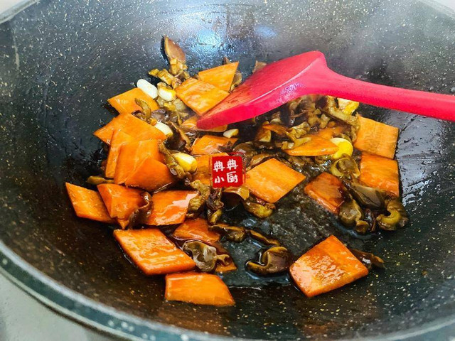 Bộ phận cực rẻ của con gà lại là món đại bổ - Hình 6 Bo phan cuc re cua con ga lai la mon dai bo-Hinh-6
