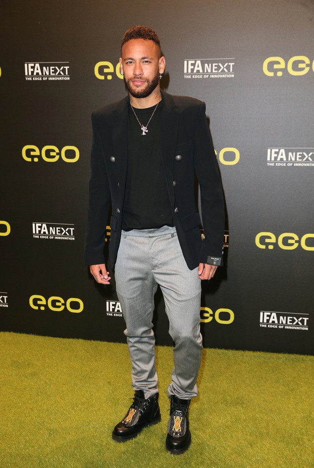 Neymar đẹp đôi xuất hiện cùng nữ VĐV quyến rũ nhất thế giới Neymar dep doi xuat hien cung nu VDV quyen ru nhat the gioi