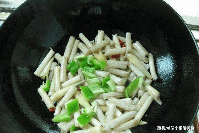 Thực phẩm siêu bổ máu, loại rau này không phải ai cũng mua được - Hình 5 Thuc pham sieu bo mau, loai rau nay khong phai ai cung mua duoc-Hinh-5