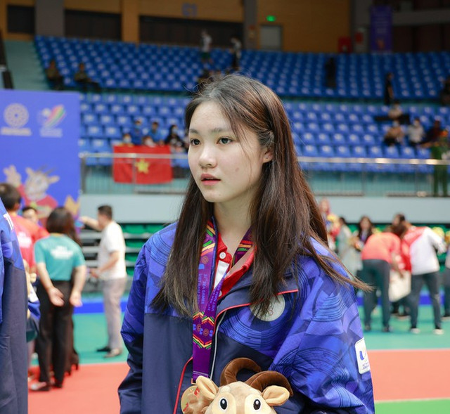 Nhan sắc khả ái trong trẻo của 'thiên thần cầu lông' tại SEA Games 31 Nhan sac kha ai trong treo cua 'thien than cau long' tai SEA Games 31