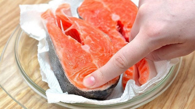 Những cách rã đông thịt nhanh không ngờ và cực dễ làm - Hình 7 Nhung cach ra dong thit nhanh khong ngo va cuc de lam-Hinh-7