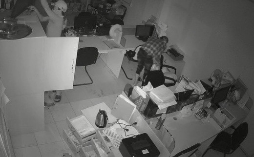 Camera ghi lại toàn cảnh băng trộm gây án ở Bình Chánh Camera ghi lai toan canh bang trom gay an o Binh Chanh