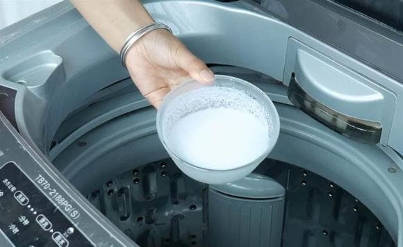 4 bước đơn giản vệ sinh hết cặn bẩn trong máy giặt - Hình 3 4 buoc don gian ve sinh het can ban trong may giat-Hinh-3