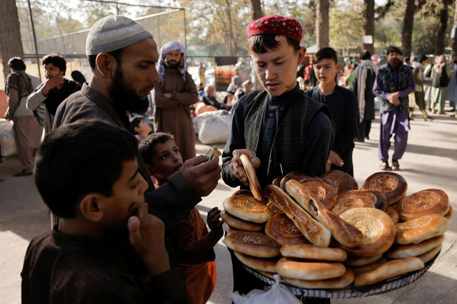 Phương Tây tìm cách không vận tiền mặt cho người Afghanistan Phuong Tay tim cach khong van tien mat cho nguoi Afghanistan