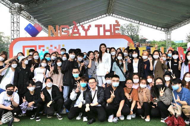 Hoa hậu Đỗ Thị Hà áp lực thi học kỳ, sợ nhất môn kinh tế vi mô - Hình 5 Hoa hau Do Thi Ha ap luc thi hoc ky, so nhat mon kinh te vi mo-Hinh-5