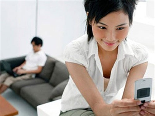 Vợ tôi đòi ly hôn vì ảo tưởng tình yêu với trai trẻ Vo toi doi ly hon vi ao tuong tinh yeu voi trai tre