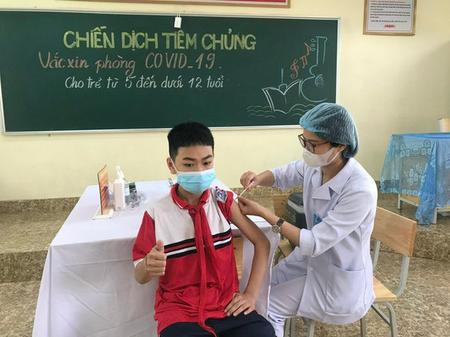 Chiều 16/4: Cập nhật mới nhất về tiêm mũi 3; đã có 2 địa phương tiêm vaccine COVID-19 cho trẻ từ 5 - dưới 12 tuổi Chieu 16/4: Cap nhat moi nhat ve tiem mui 3; da co 2 dia phuong tiem vaccine COVID-19 cho tre tu 5 - duoi 12 tuoi