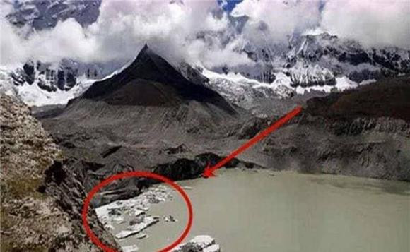 Băng tuyết trên dãy Himalaya tan chảy, thứ nhìn thấy thật đáng sợ! - Hình 2 Bang tuyet tren day Himalaya tan chay, thu nhin thay that dang so!-Hinh-2