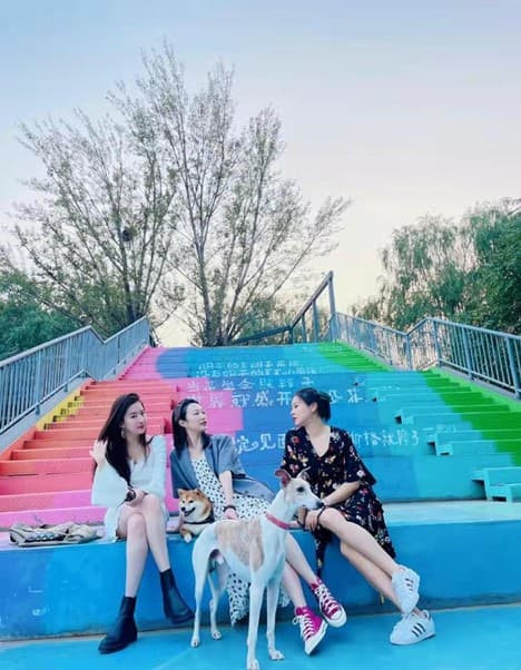 Lưu Diệc Phi khoe ảnh đi chơi cùng hội bạn gái - Hình 2 Luu Diec Phi khoe anh di choi cung hoi ban gai-Hinh-2