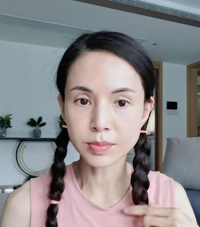 Mặt mộc tuổi U60 của Lý Nhược Đồng Mat moc tuoi U60 cua Ly Nhuoc Dong